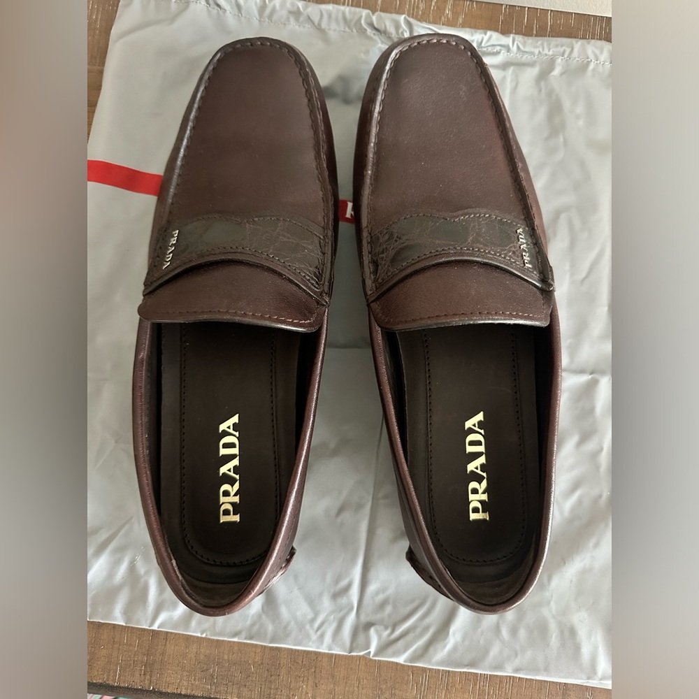 Prada Men's Dark Brown Leather driving Loafers with a crocodile embossed detail. - Picture 3 of 10